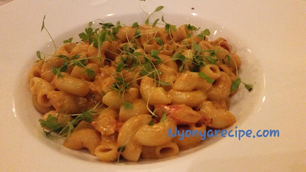 Macaroni of lobster - sweet and delicious. No need to have other seasonings.